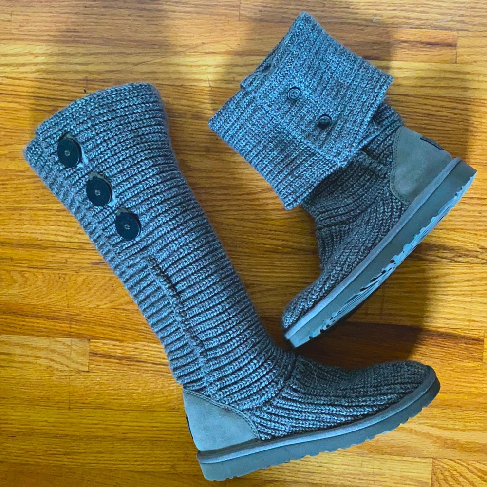 Excellent UGG Sweater Boots. Grey Size 8
